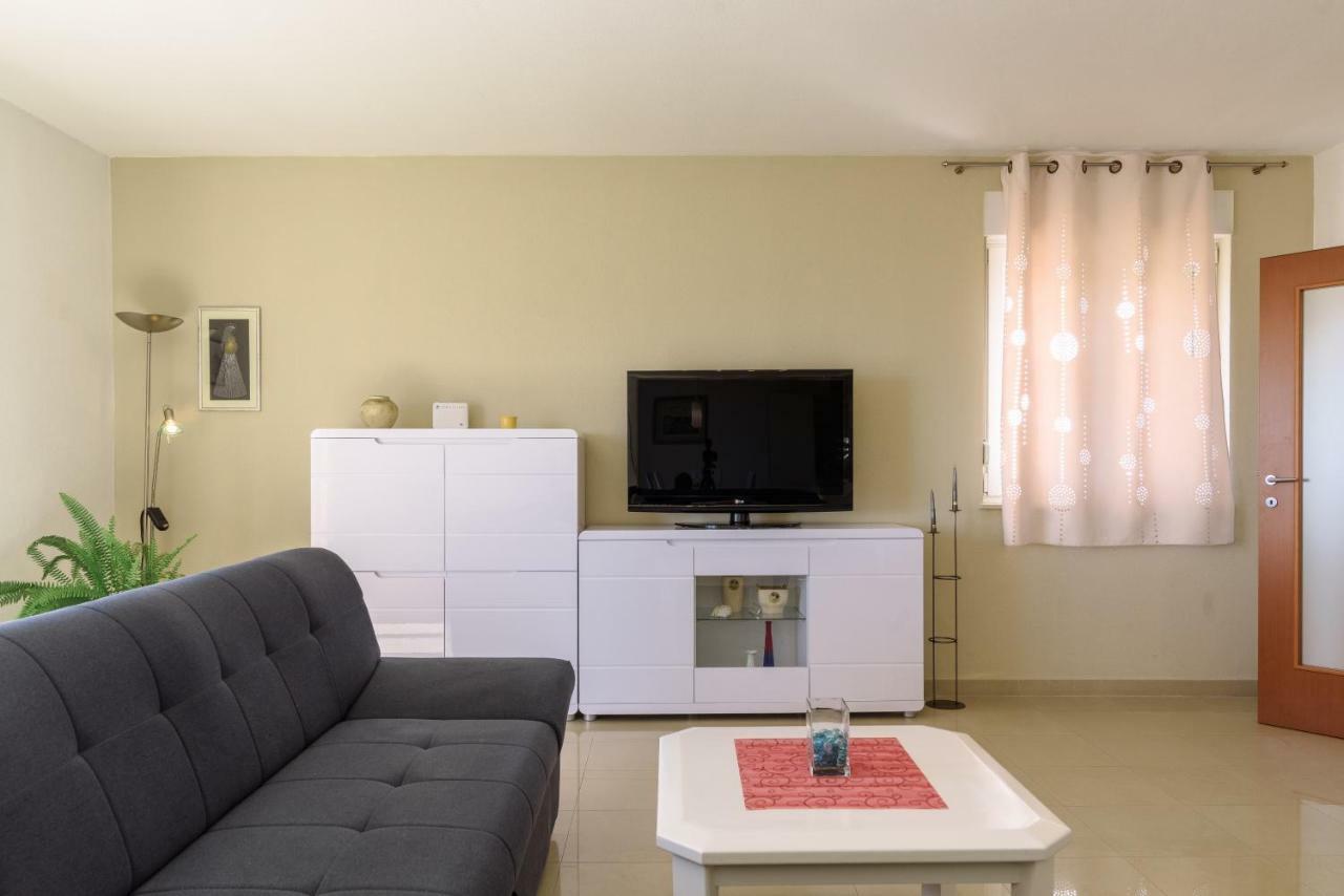 Apartman Niko Каштела Экстерьер фото