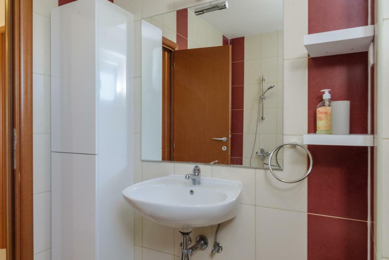 Apartman Niko Каштела Экстерьер фото